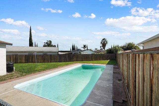 834 Del Monte Ct, Manteca, CA 95336