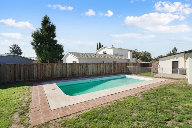 834 Del Monte Ct, Manteca, CA 95336