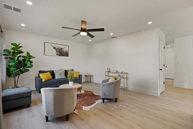 834 Del Monte Ct, Manteca, CA 95336