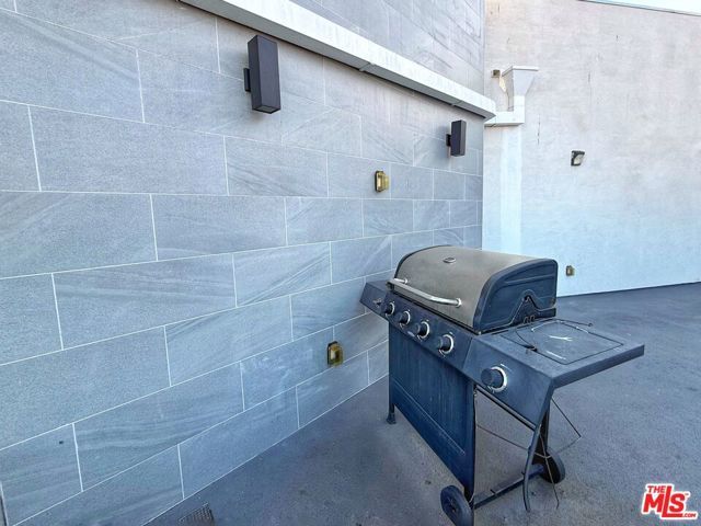 723 S St Andrews Place 401, Los Angeles, CA 90005