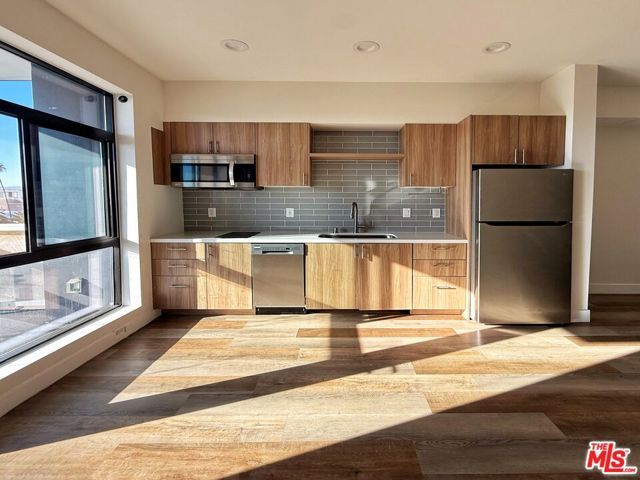 723 S St Andrews Place 401, Los Angeles, CA 90005