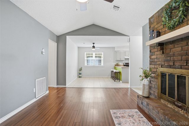 14027 S Hickory Place, Glenpool, OK 74033