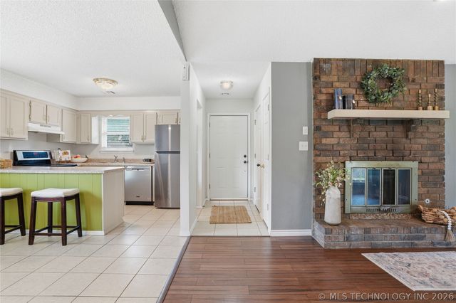 14027 S Hickory Place, Glenpool, OK 74033