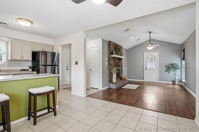 14027 S Hickory Place, Glenpool, OK 74033