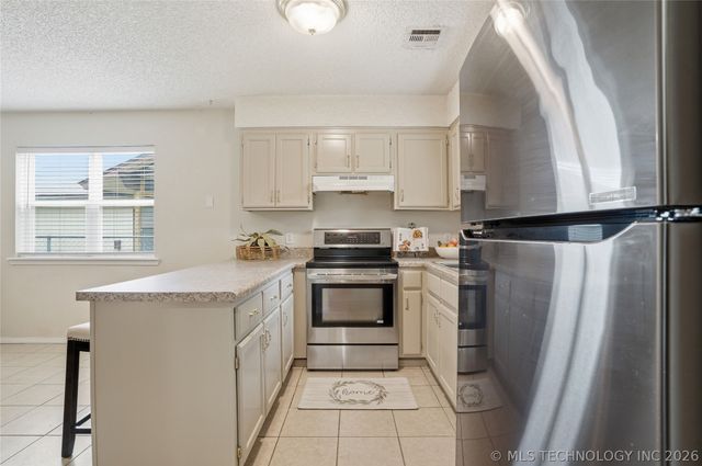 14027 S Hickory Place, Glenpool, OK 74033