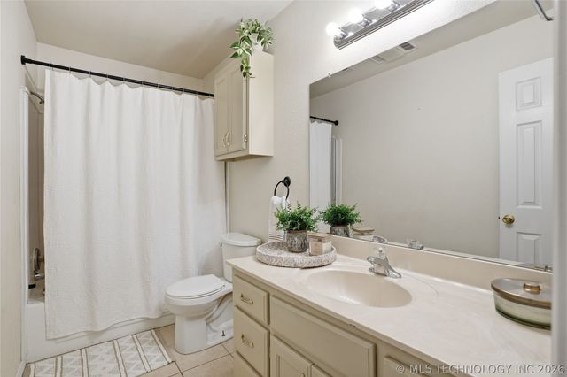 14027 S Hickory Place, Glenpool, OK 74033