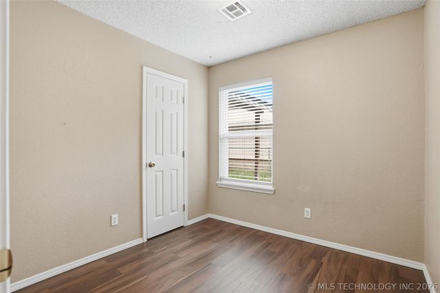 14027 S Hickory Place, Glenpool, OK 74033