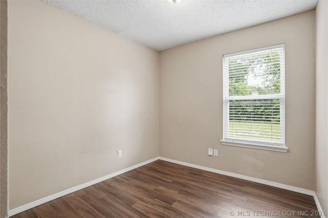 14027 S Hickory Place, Glenpool, OK 74033