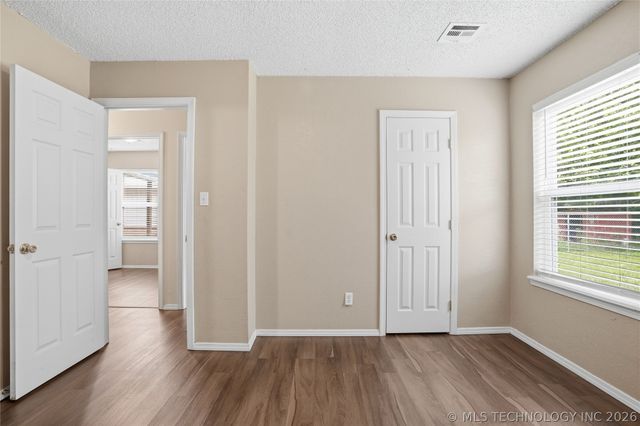 14027 S Hickory Place, Glenpool, OK 74033