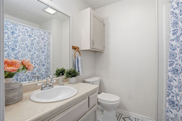 14027 S Hickory Place, Glenpool, OK 74033