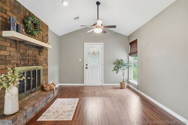 14027 S Hickory Place, Glenpool, OK 74033
