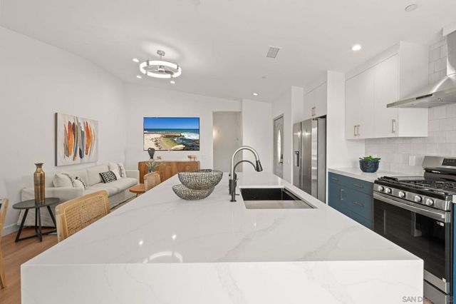 2483 Oxford Ave, Cardiff By The Sea, CA 92007