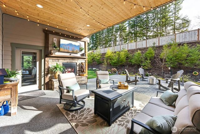 155 Mountain Crest Lane, Eatonville, WA 98328