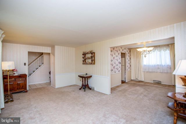 136 WALLACE DR, Warminster, PA 18974