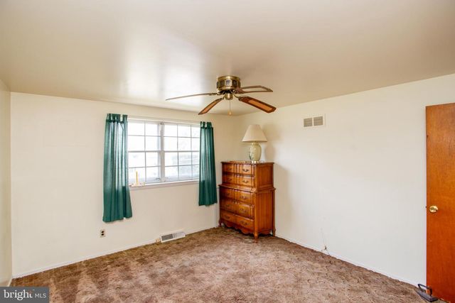 136 WALLACE DR, Warminster, PA 18974