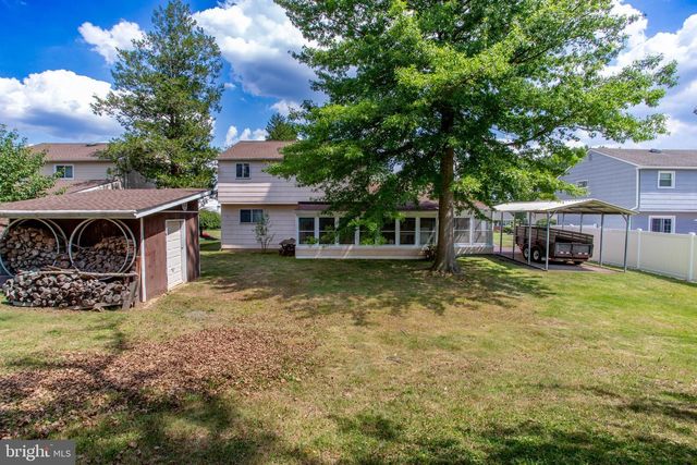 136 WALLACE DR, Warminster, PA 18974