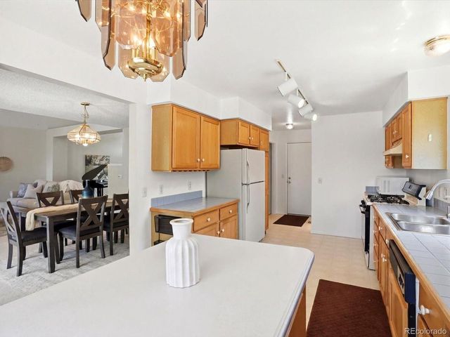 10237 Song Sparrow Ln, Highlands Ranch, CO 80129