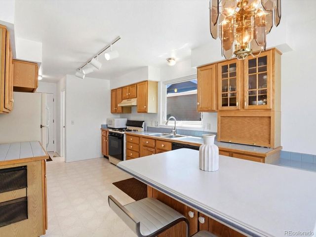 10237 Song Sparrow Ln, Highlands Ranch, CO 80129