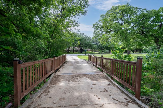 7511 Willow Oak Lane, Arlington, TX 76001