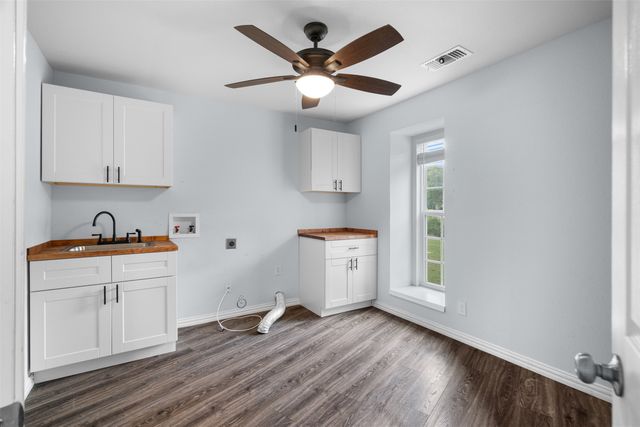 7511 Willow Oak Lane, Arlington, TX 76001