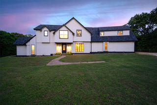 7511 Willow Oak Lane, Arlington, TX 76001