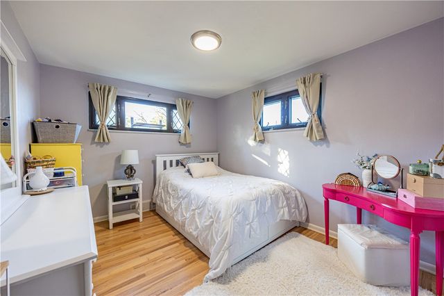 624 Fort Couch Rd, Upper St Clair, PA 15241