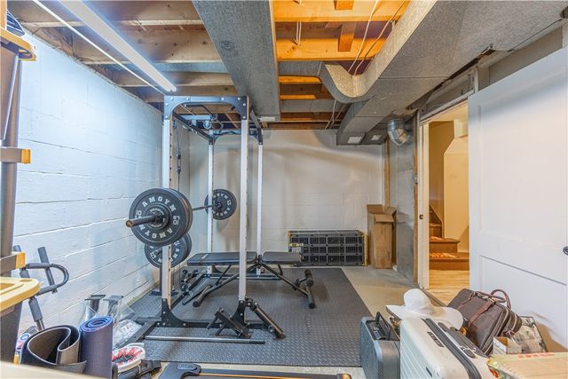 624 Fort Couch Rd, Upper St Clair, PA 15241