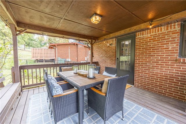 624 Fort Couch Rd, Upper St Clair, PA 15241