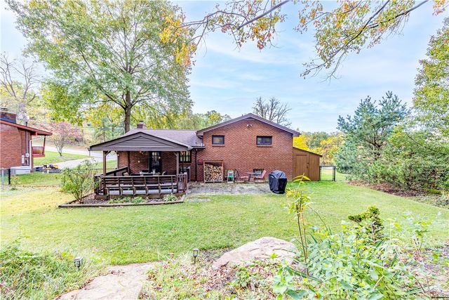 624 Fort Couch Rd, Upper St Clair, PA 15241