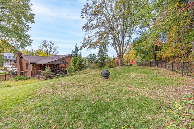 624 Fort Couch Rd, Upper St Clair, PA 15241