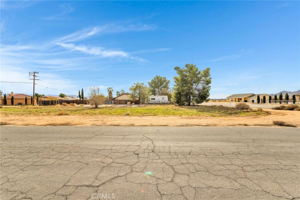 16693 Navajo, Apple Valley, CA 92307