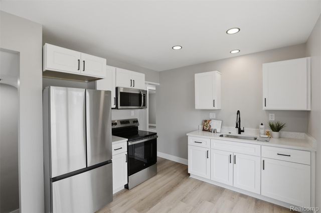 29871 Quinkert Street, Roseville, MI 48066