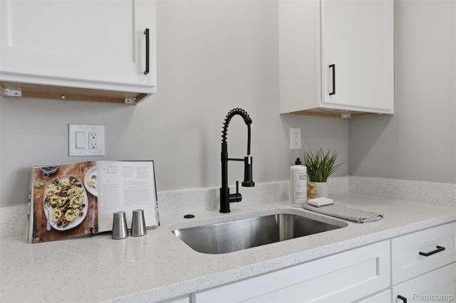 29871 Quinkert Street, Roseville, MI 48066