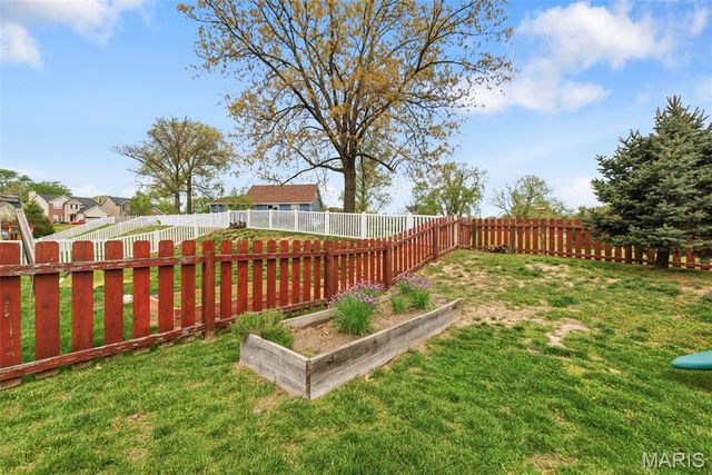 357 Magoffin Trails Court, St Louis, MO 63129