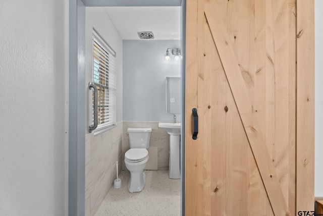 2671 Pineview Dr, Tyler, TX 75704