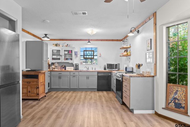 2671 Pineview Dr, Tyler, TX 75704