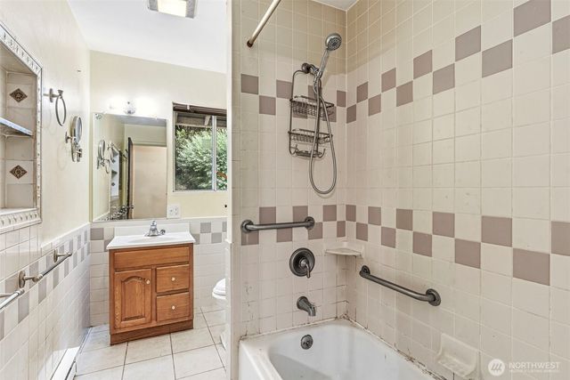 3739 Columbia Heights Road, Longview, WA 98632