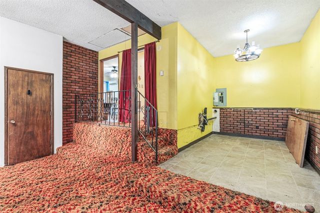 3739 Columbia Heights Road, Longview, WA 98632