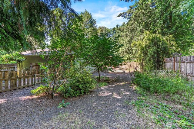 3739 Columbia Heights Road, Longview, WA 98632