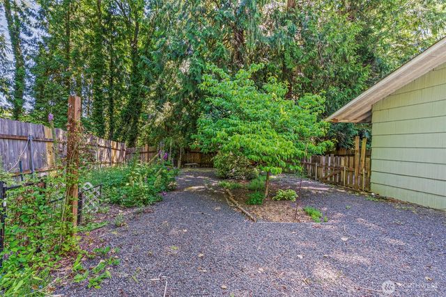 3739 Columbia Heights Road, Longview, WA 98632