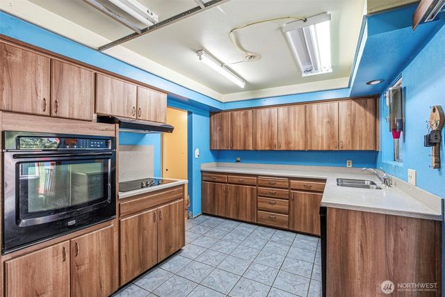 3739 Columbia Heights Road, Longview, WA 98632