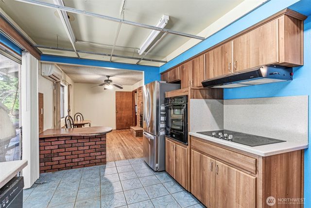 3739 Columbia Heights Road, Longview, WA 98632