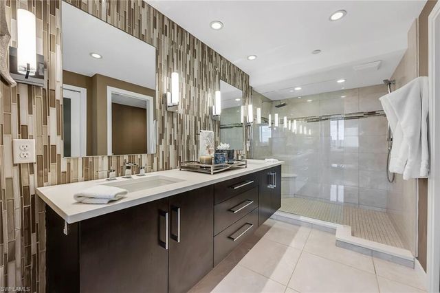 4751 Gulf Shore BLVD N # 1104, Naples, FL 34103