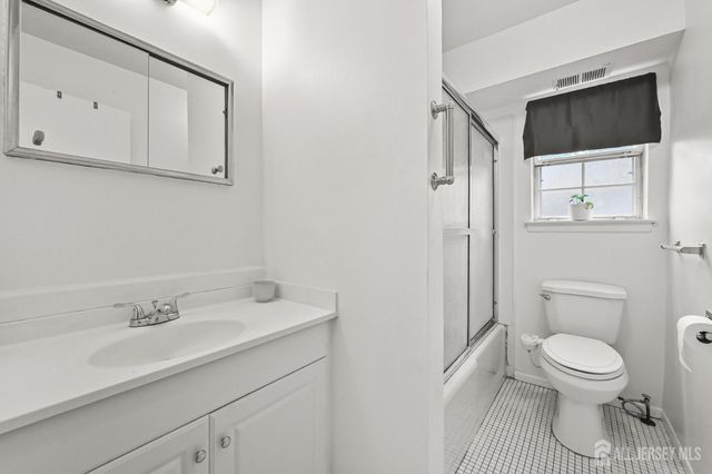 67 Galewood Drive B, Old Bridge, NJ 07747