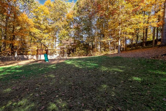 135 Lazy Laurel Chase, Roswell, GA 30076