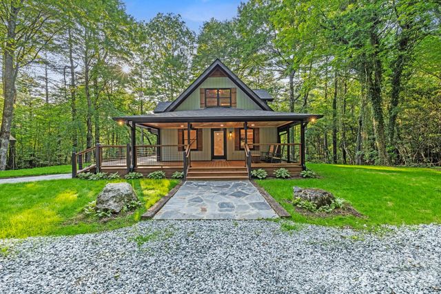 327 Flat Ridge Drive, Lake Toxaway, NC 28774
