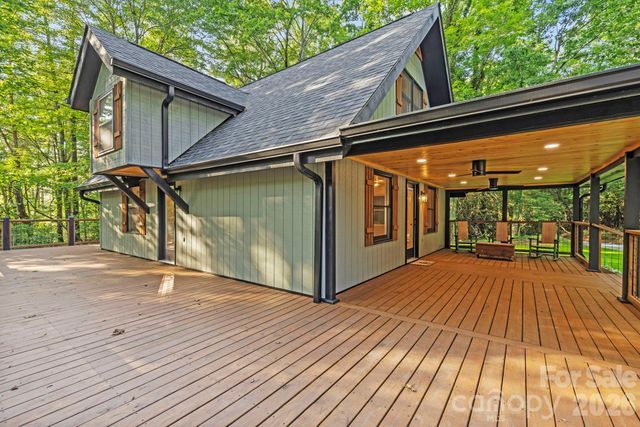 327 Flat Ridge Drive, Lake Toxaway, NC 28774