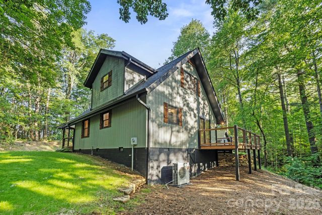327 Flat Ridge Drive, Lake Toxaway, NC 28774