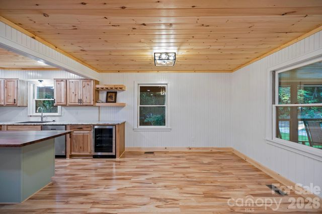 327 Flat Ridge Drive, Lake Toxaway, NC 28774