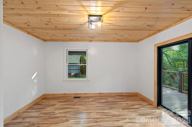 327 Flat Ridge Drive, Lake Toxaway, NC 28774